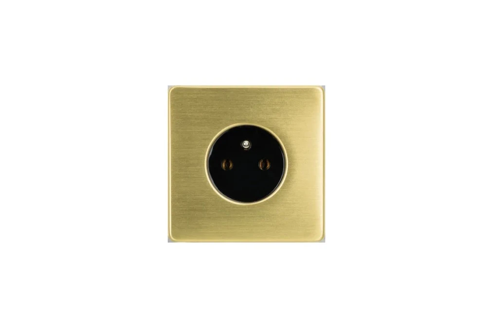 Gniazdko elektryczne czarne pojedyncze ramka stal szczotkowana PVD Brass GN‑SNPBR01C