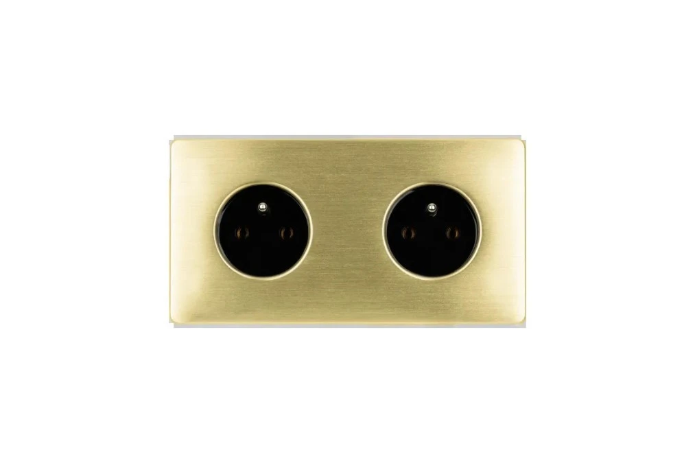 Gniazdko elektryczne czarne podwójne ramka stal szczotkowana PVD Brass GN‑SNPBR02C