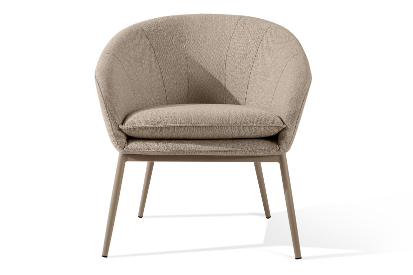 KONSIMO SOLIS Fotel na ogród/taras jasnobrązowy, beżowe nóżki, styl Japandi 870653
